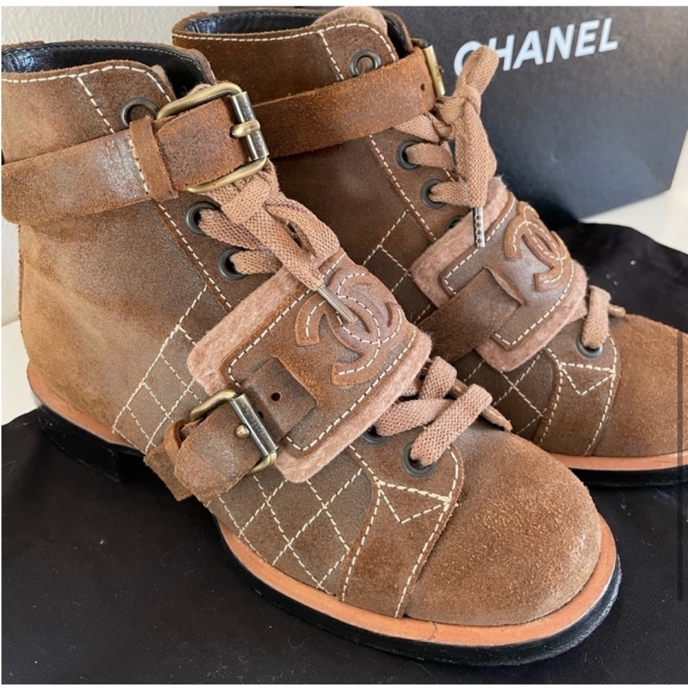 100% Authentic Chanel Brown Suede Combat Boots size 37.5 / 7 w/ BOX and dust bag - Picture 4 of 11